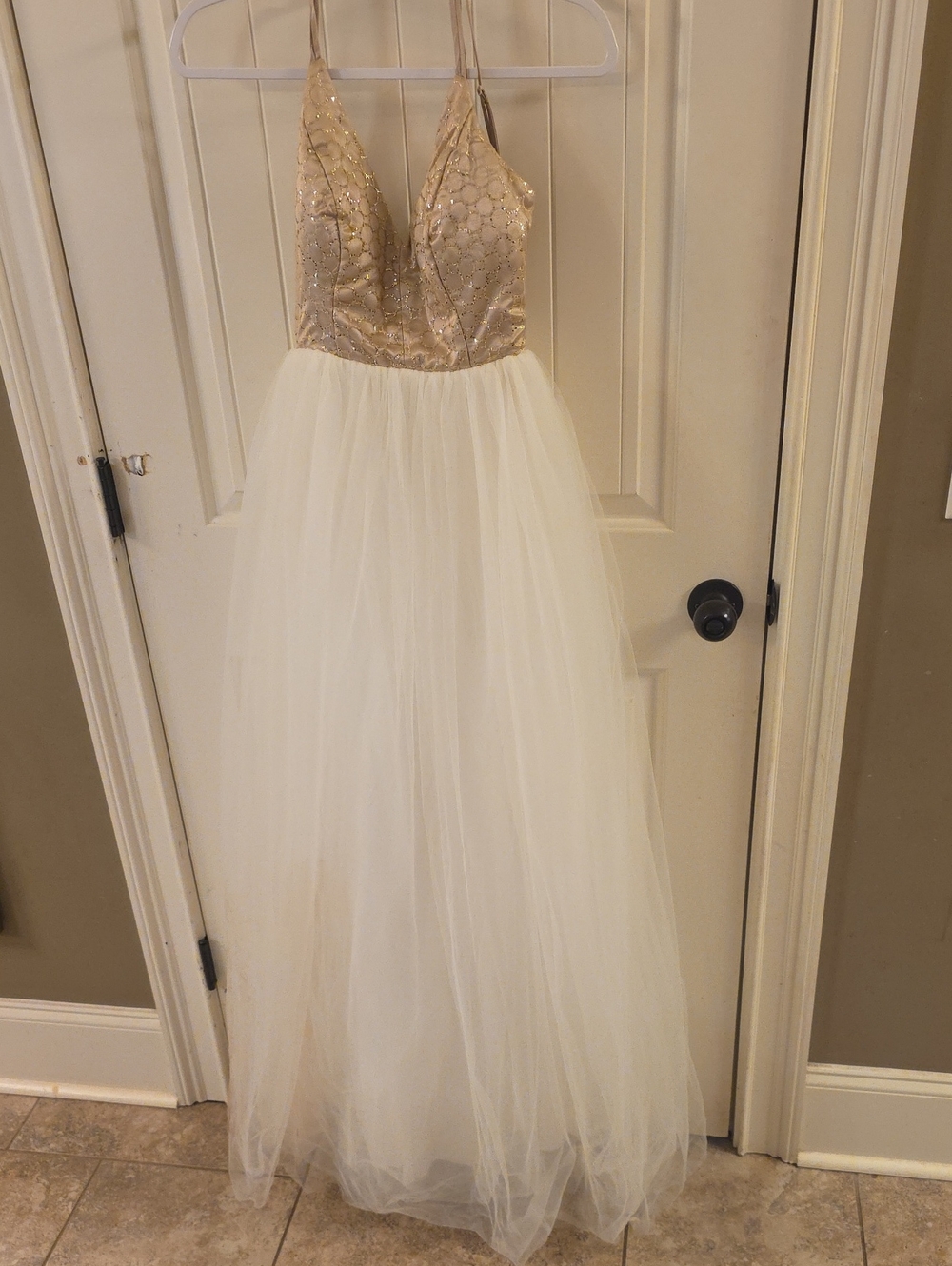 Gold Sequin Bodice Ivory Tulle Prom Dress. Size 3/4